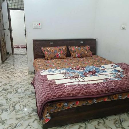 Om Home Stay Allāhābād Junction Exteriér fotografie